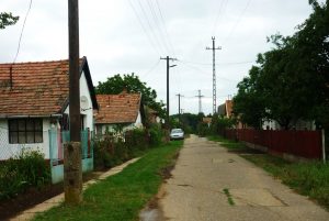 typisch hongaars dorpsstraatje